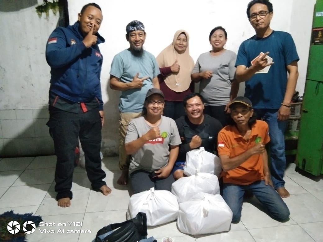 Momen indah Kolaborasi berbagi Nasi Bungkus NKC -BJC Bersamaan Ulang Tahun Ketua Komunitas 
