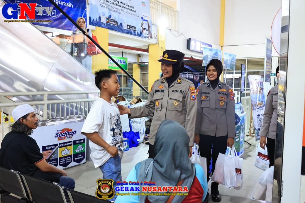 Sapa Humanis Polwan Polresta Sidoarjo Patroli Dialogis di Terminal Purabaya