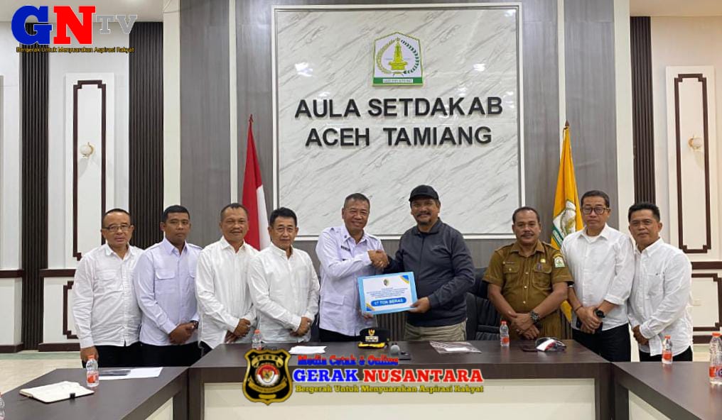 Bantu Korban Bencana, Bupati Tulungagung Serahkan Bantuan Pangan ke Aceh Tamiang