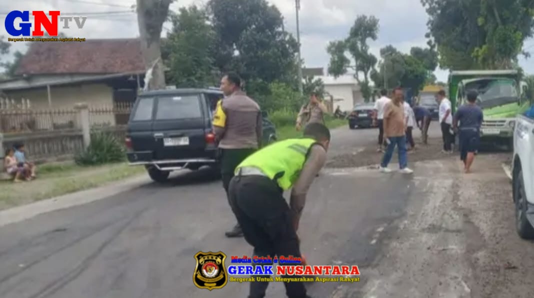 Kecelakaan di Jalur Srikaton Tulungagung: Elf Terguling Usai Hantam Dump Truck, Seluruh Penumpang Dievakuasi
