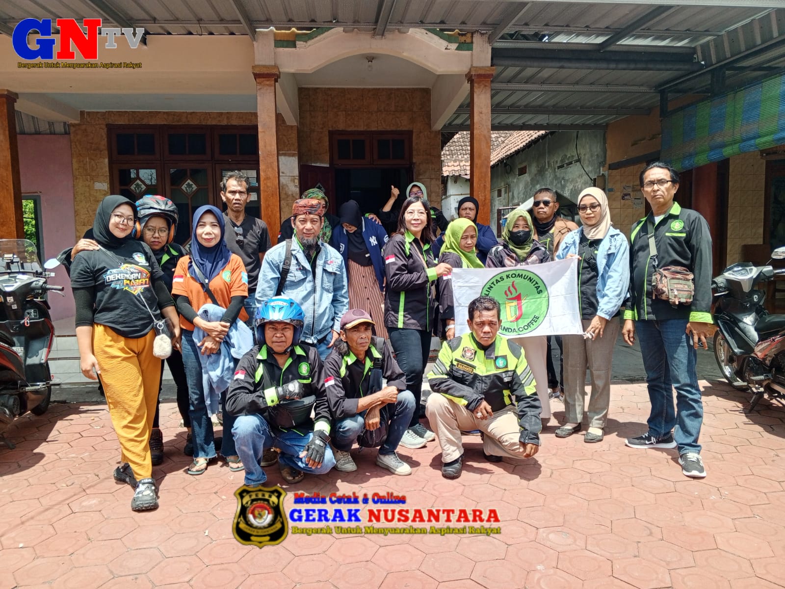 Relawan sosial BJC Konsisten Berbagi Sedekah sembako untuk Duafa 