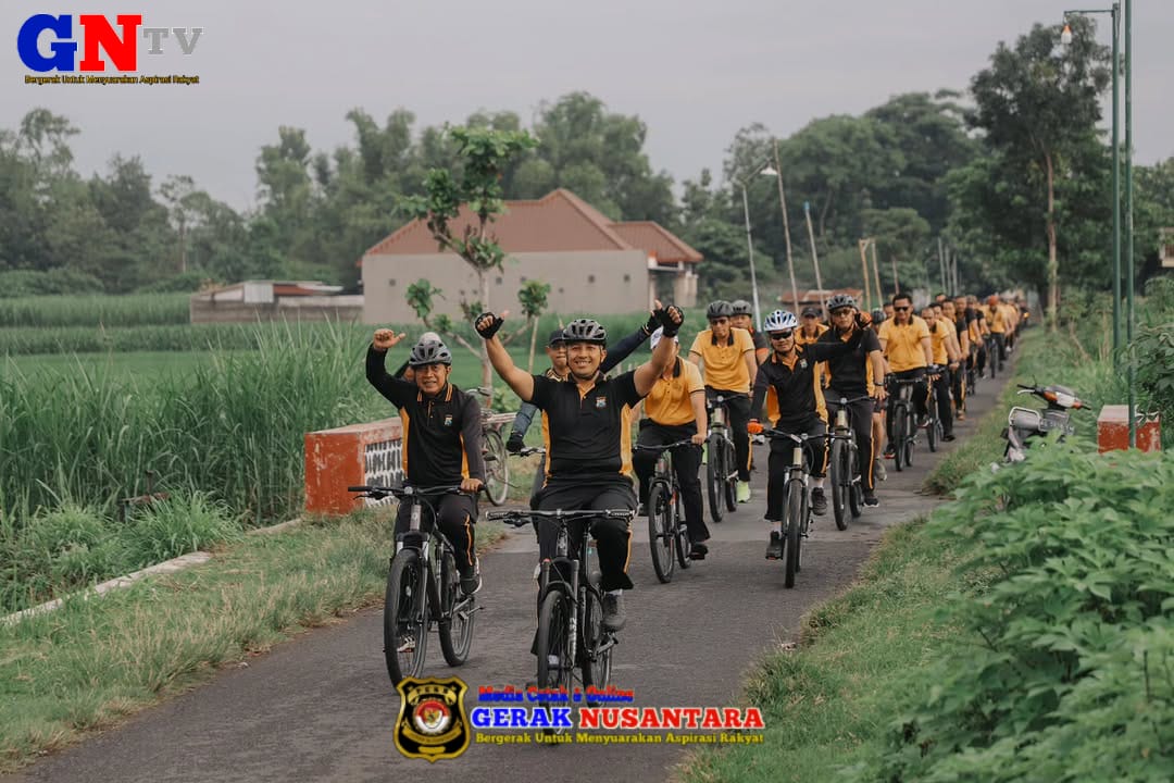 Keliling Kampung Bersepeda Kapolres Kediri Ajak Warga Jaga Lingkungan