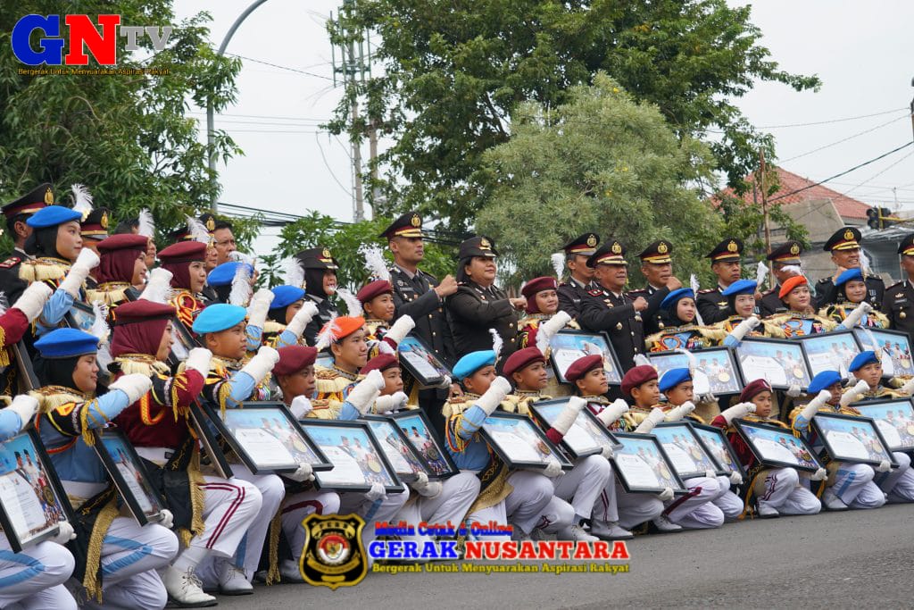 Kapolresta Pasuruan Beri Penghargaan POCIL Sekolah Rakyat, Apresiasi Sukses Tampil di Hadapan Presiden