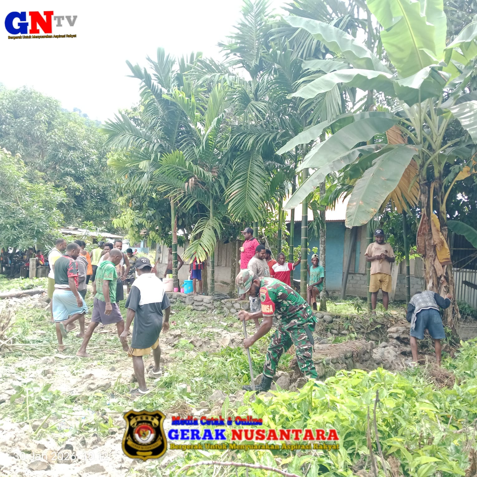 TNI-Rakyat, Babinsa Koramil Neney Gotong Royong Bangun Gedung Sekolah Minggu di Kampung Wama
