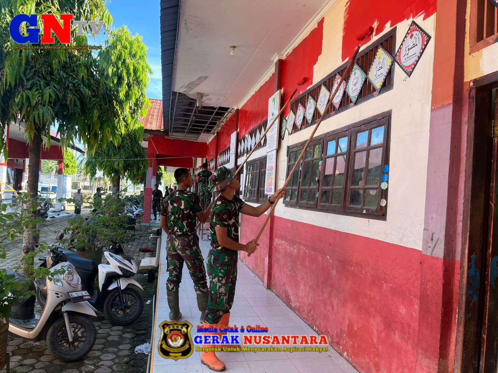 YONIF TP 836/BY Laksanakan Pengecatan Sekolah di Kabupaten Pidie Jaya