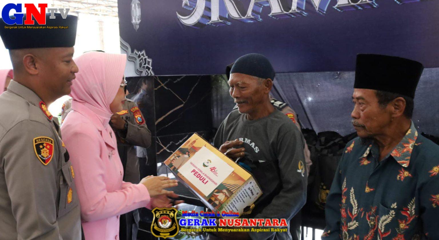 Polres Tulungagung Salurkan Bantuan Sembako Untuk Penggali Kubur dan Bilal Jenazah