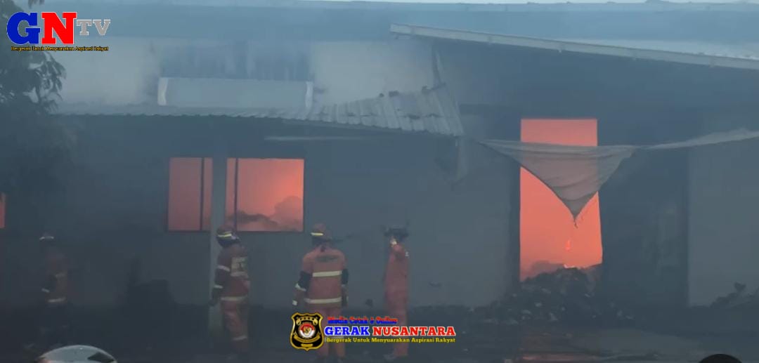 Gudang  Pabrik Rokok Buring Malang Terbakar, Asap Mengepul Tinggi   