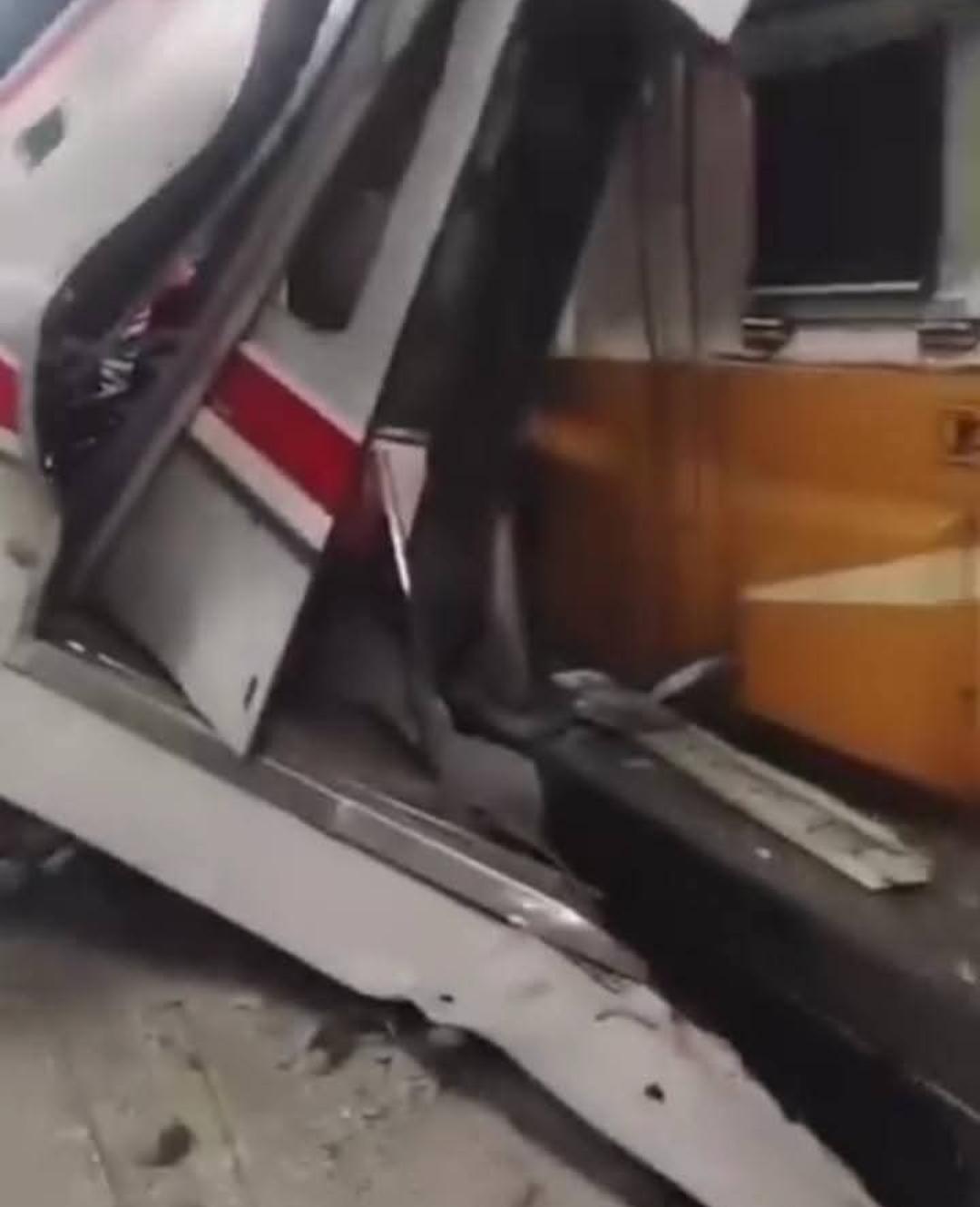 KA Argo Bromo Anggrek Tabrak KRL dari Belakang Di Stasiun Bekasi Timur 