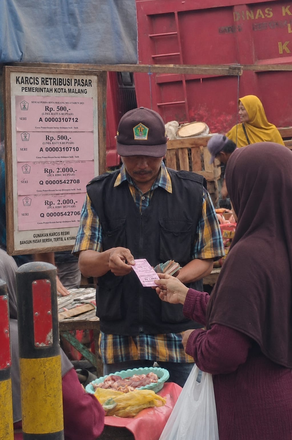 Pungli PKL Jl. Zaenal Zakse Kota Malang Berkedok Retribusi, Kepala Pasar Ngaku Disuruh Dinas