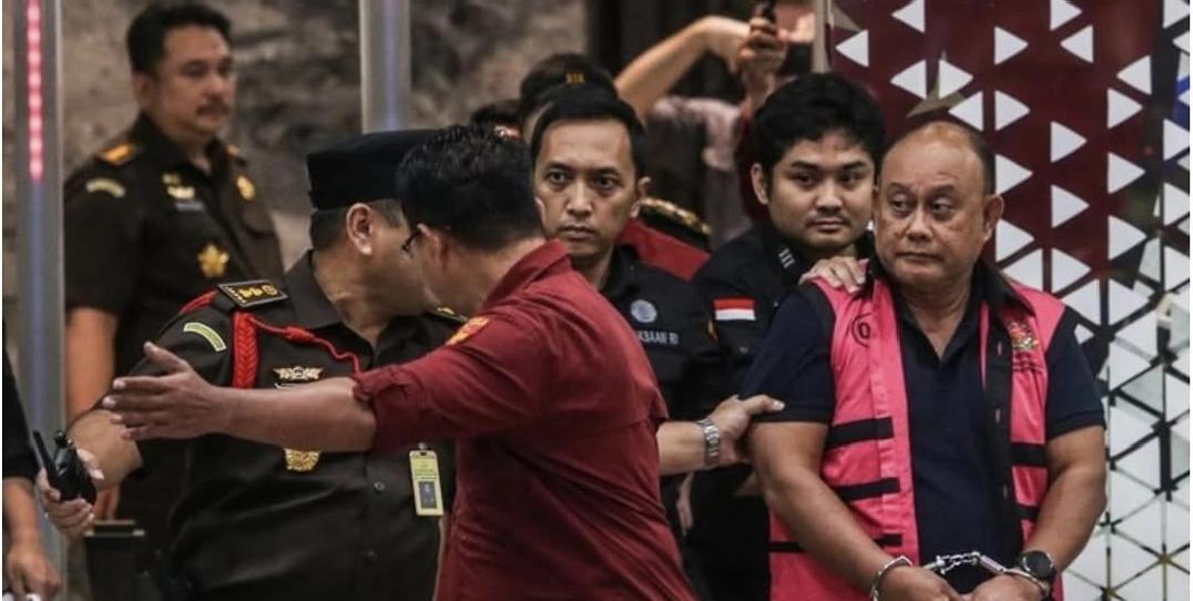 Mantan Kepala BGN dan dua Wakil Kepala BGN Resmi Ditetapkan Sebagai Tersangka ditahan oleh Kejaksaan Agung.