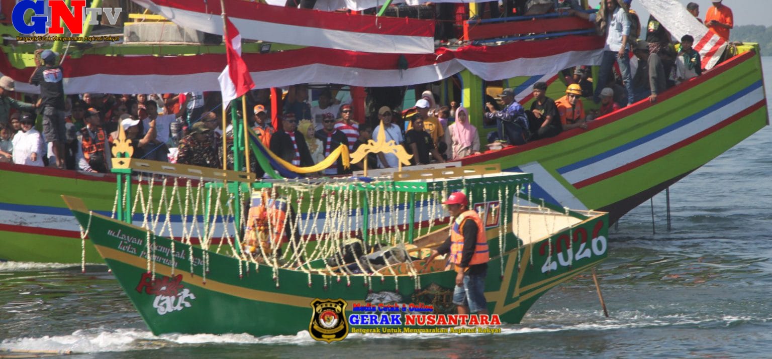 Ratusan Personel Polresta Pasuruan Diterjunkan Amankan Jalannya Tradisi Petik Laut Larung Saji