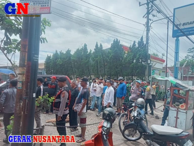 Polresta Bandung Bongkar Kios Diduga Penjual Obat Keras Di Ketapang